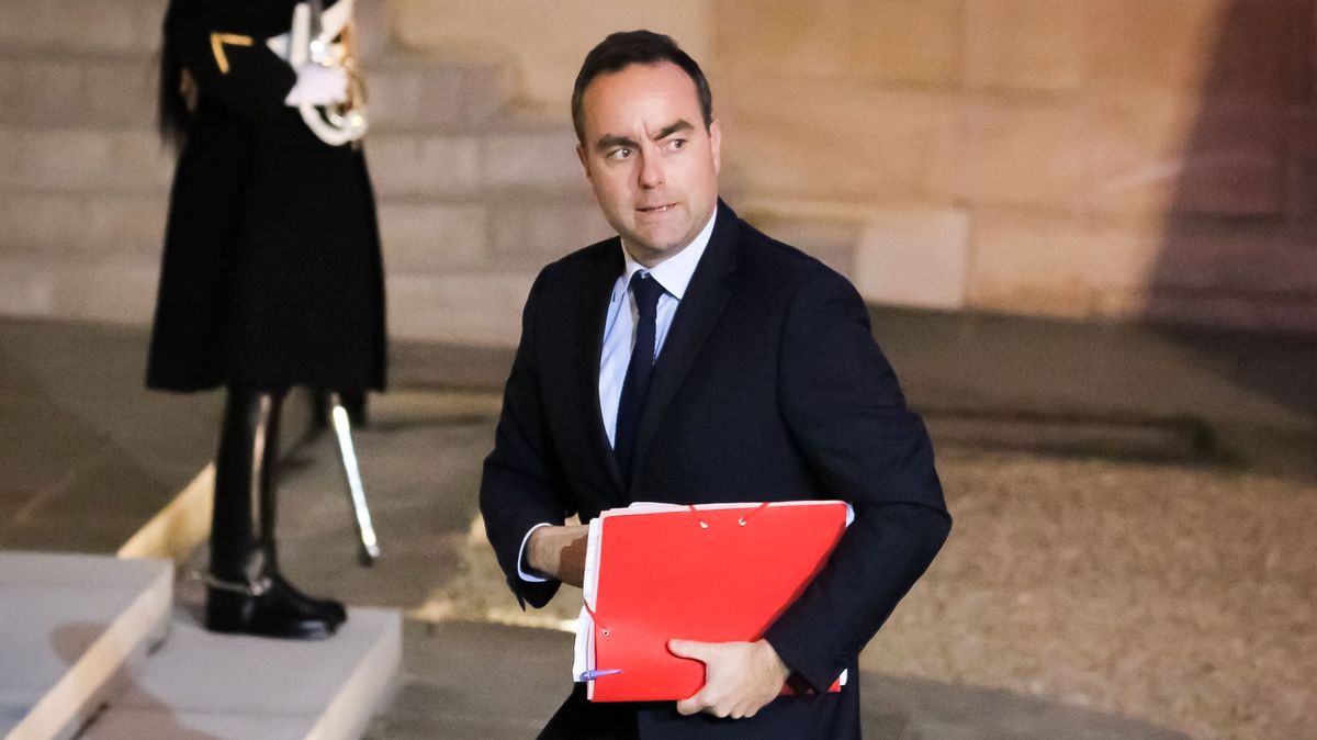 Macron hledá nového premiéra, pozornost médií se soustředí na tři jména